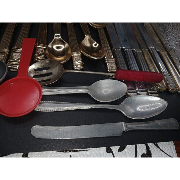 Huge Lot Of OVER 50 Childrens Plastic And Metal Spoons, Forks, Knives, Chilton + - Picture 3 of 14